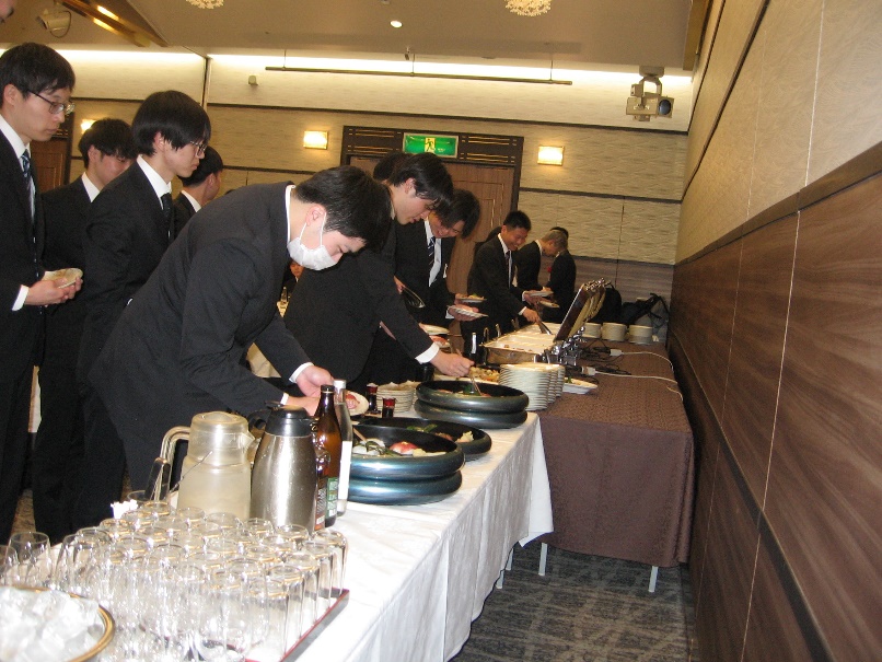 ���k���i