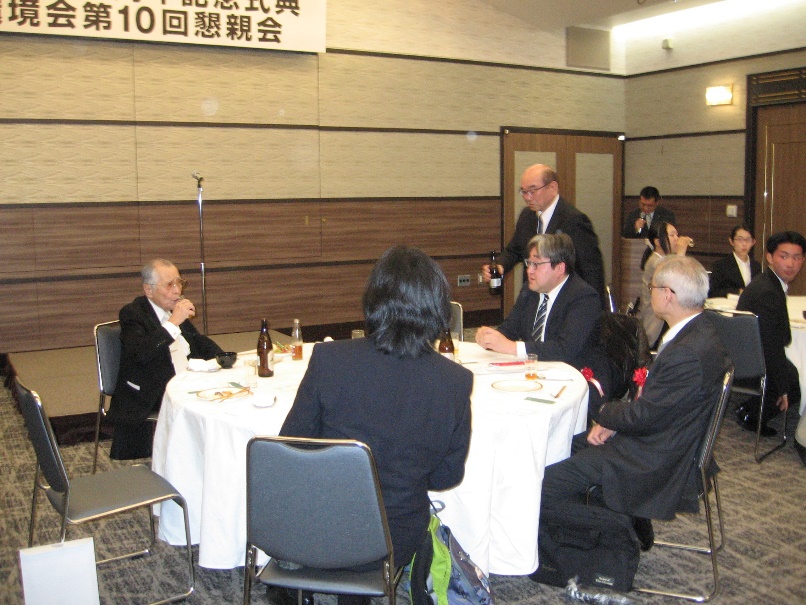 ���k���i