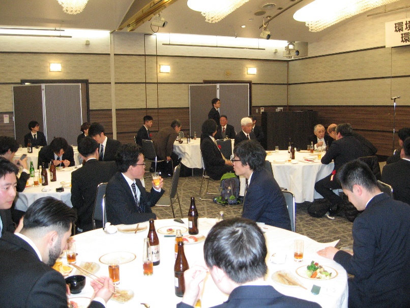 ���k���i