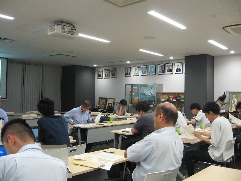 ������i