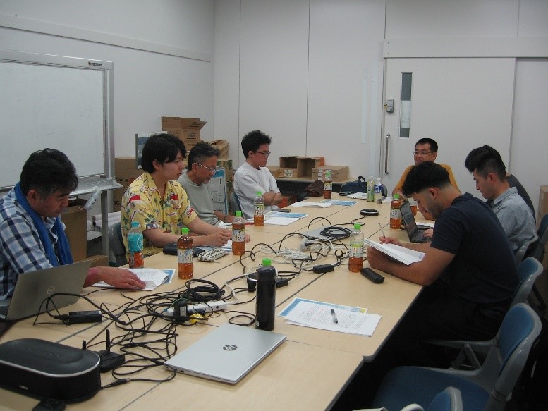 ������i