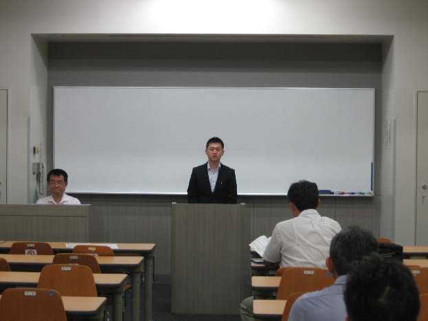 ����i�A